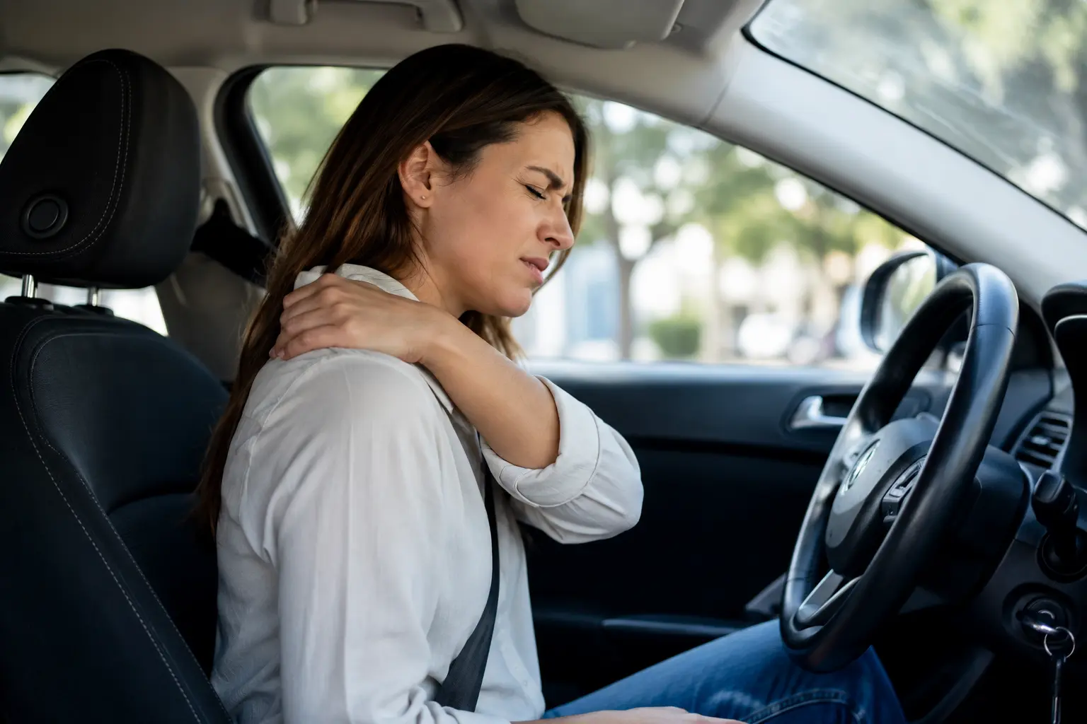 dolor entre los omóplatos al conducir
